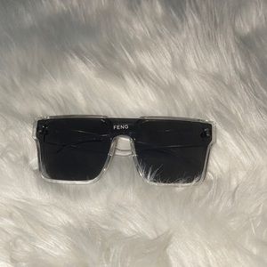 Brand new sunglasses & it comes with a case